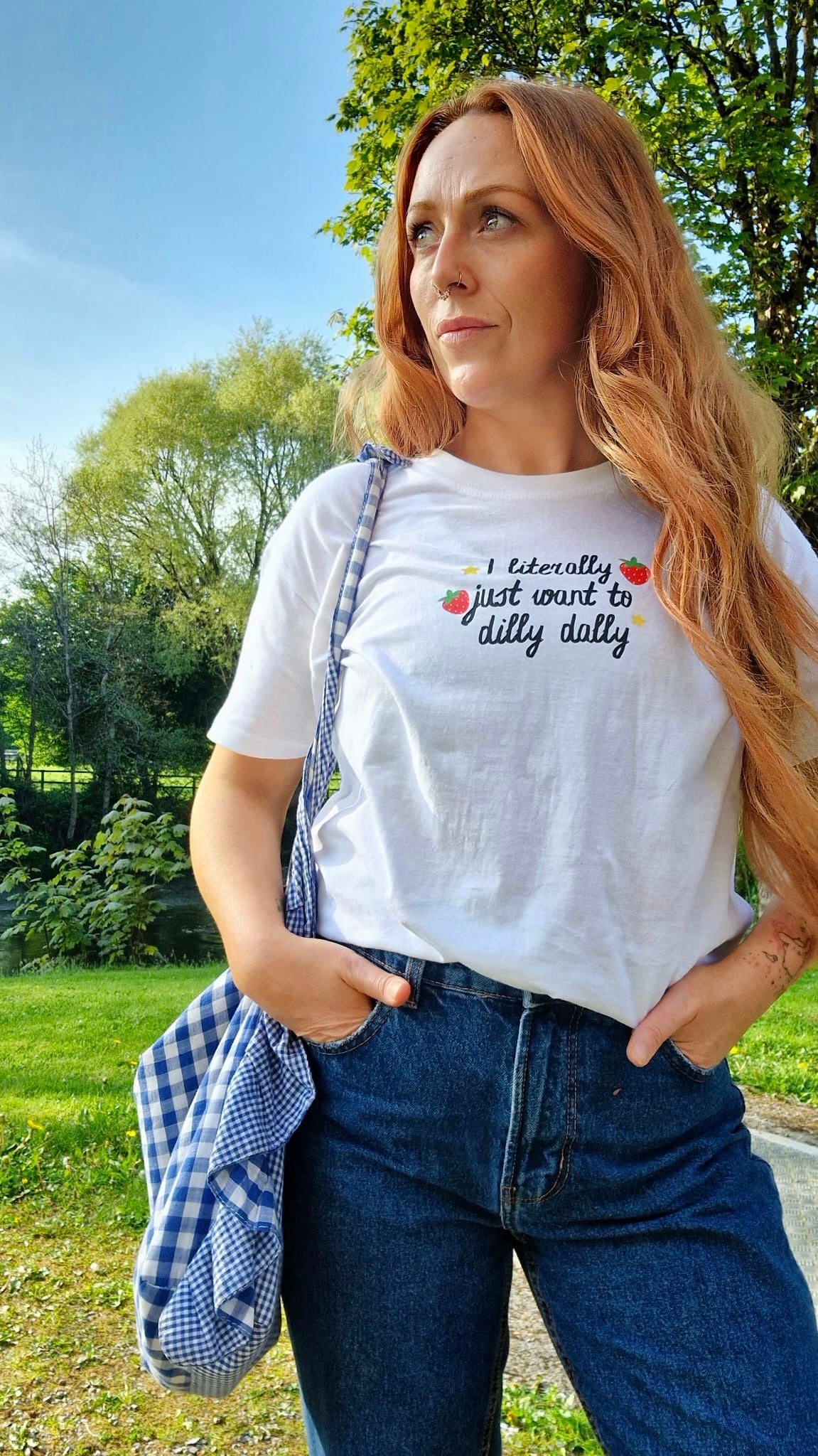 I LITERALLY JUST WANT TO DILLY DALLY T- SHIRT