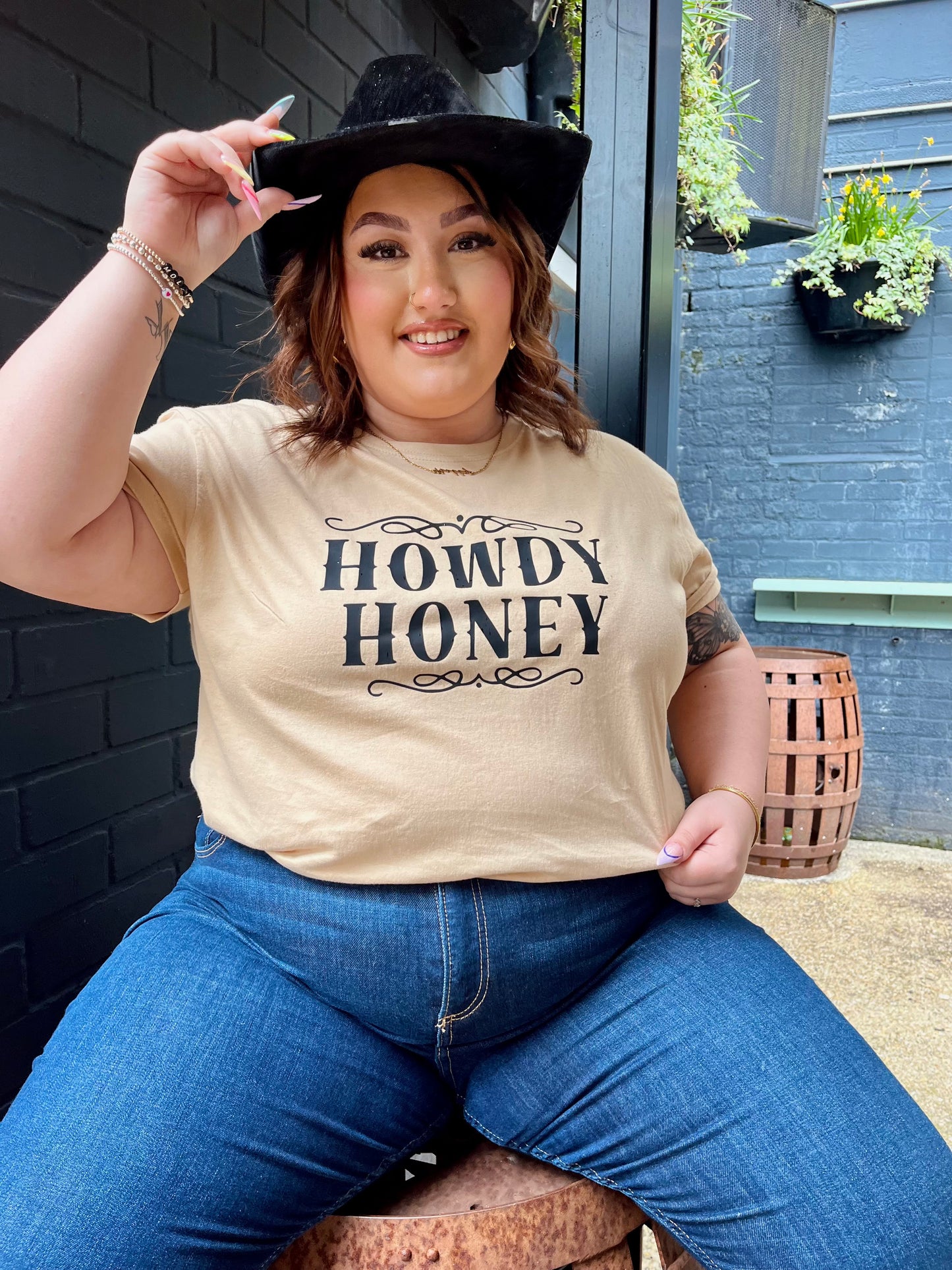 HOWDY HONEY TEE