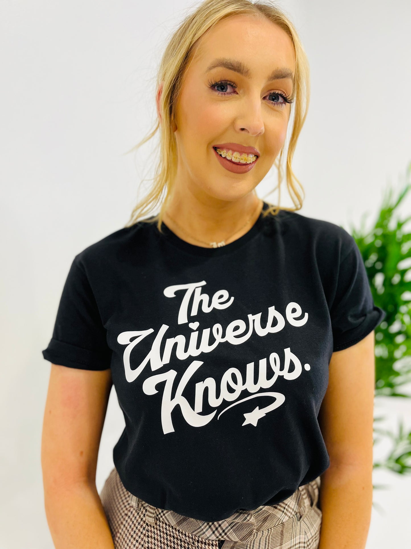 THE UNIVERSE KNOWS TEE